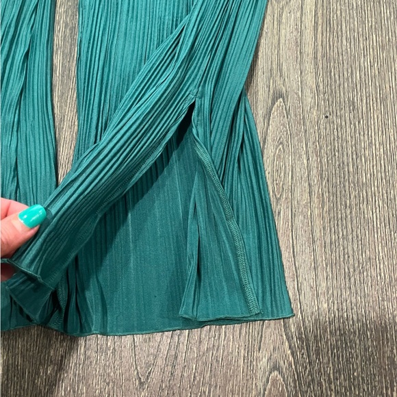 Meshki Womens Flare Pants Crinkle Pleated Slit Hem Pull-On Stretch Green Size XS - Picture 4 of 9
